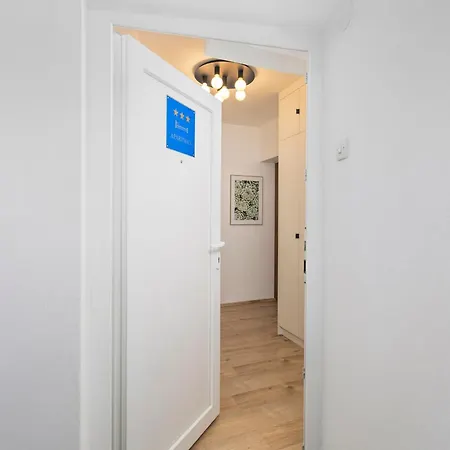 Brand New Close To The Beach, Center And Of - Karlo Appartamento